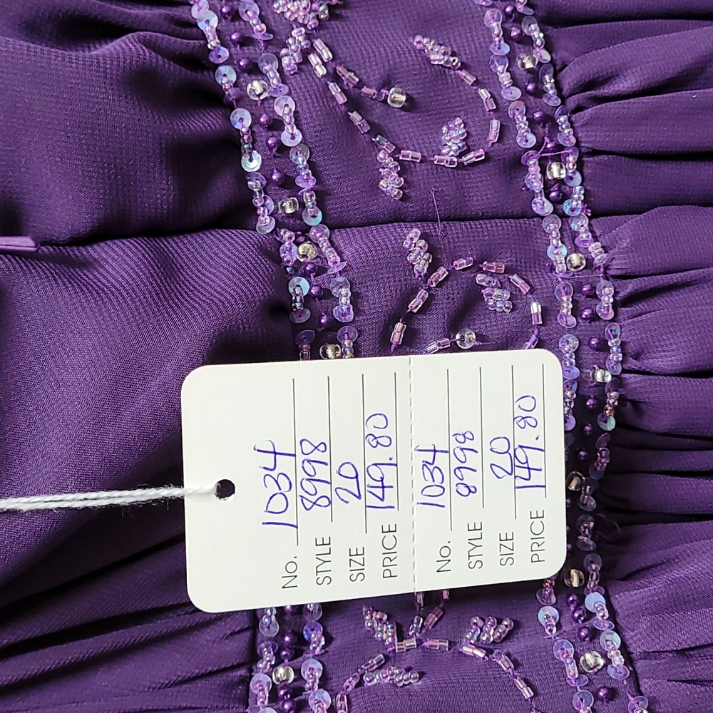 Dress - Picture 7 of 7